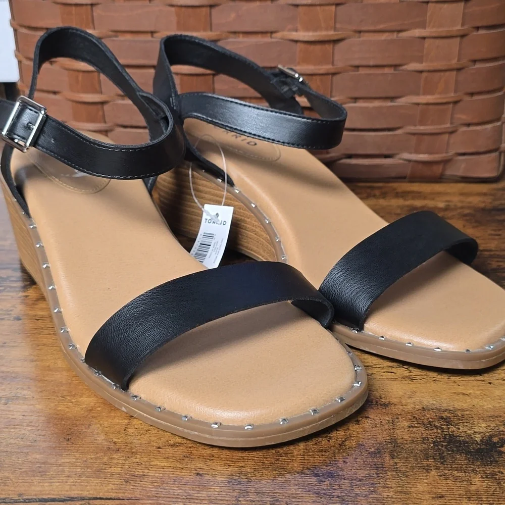 NWT Torrid Black Leather Sandals Size 8.5